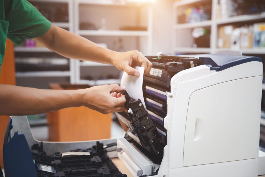 カスタムTシャツ作りは簡単?自社で作れる方法と機材を解説