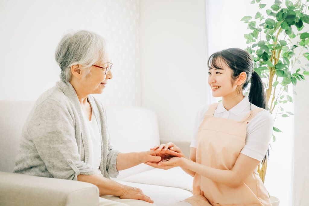 介護士ユニフォームはおしゃれに！現場で人気の選び方＆おすすめ紹介
